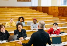 Na czym polegają studia z international business i kto powinien je rozważyć? sopocka.edu.pl - 217-na-czym-polegaja-studia-z-international-business-i-kto-powin.webp