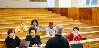 Na czym polegają studia z international business i kto powinien je rozważyć? sopocka.edu.pl - 217-na-czym-polegaja-studia-z-international-business-i-kto-powin.webp