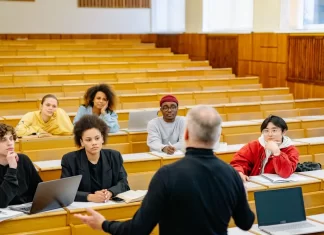 Na czym polegają studia z international business i kto powinien je rozważyć? sopocka.edu.pl - 217-na-czym-polegaja-studia-z-international-business-i-kto-powin.webp